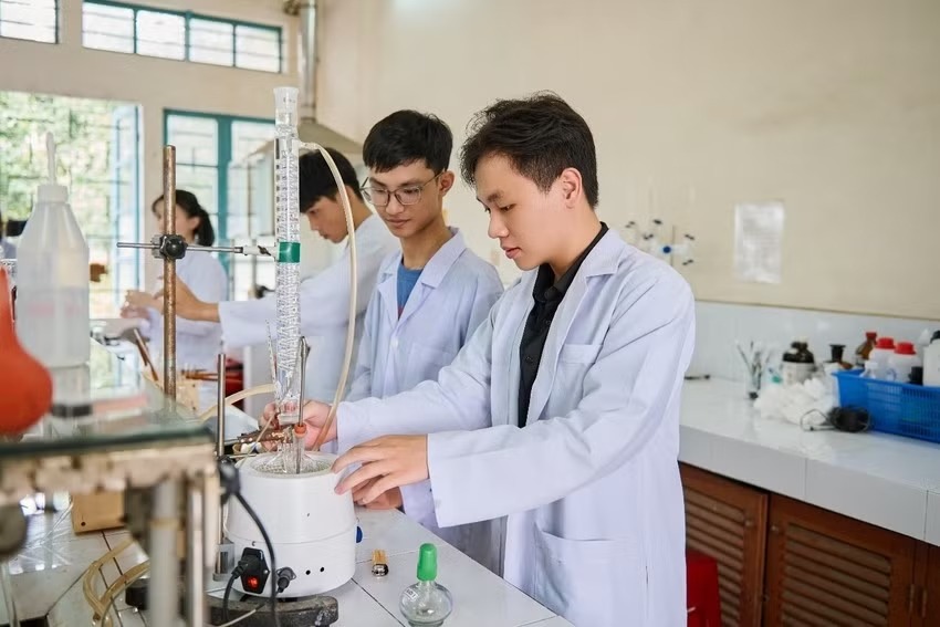 Tạo nguồn giảng viên từ sinh viên xuất sắc – Động lực bứt phá cho thế hệ trẻ
